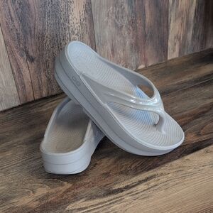 OOFOS Women's OOmega OOlala Platform Nomad Sandals Flip Flops 6          Q194